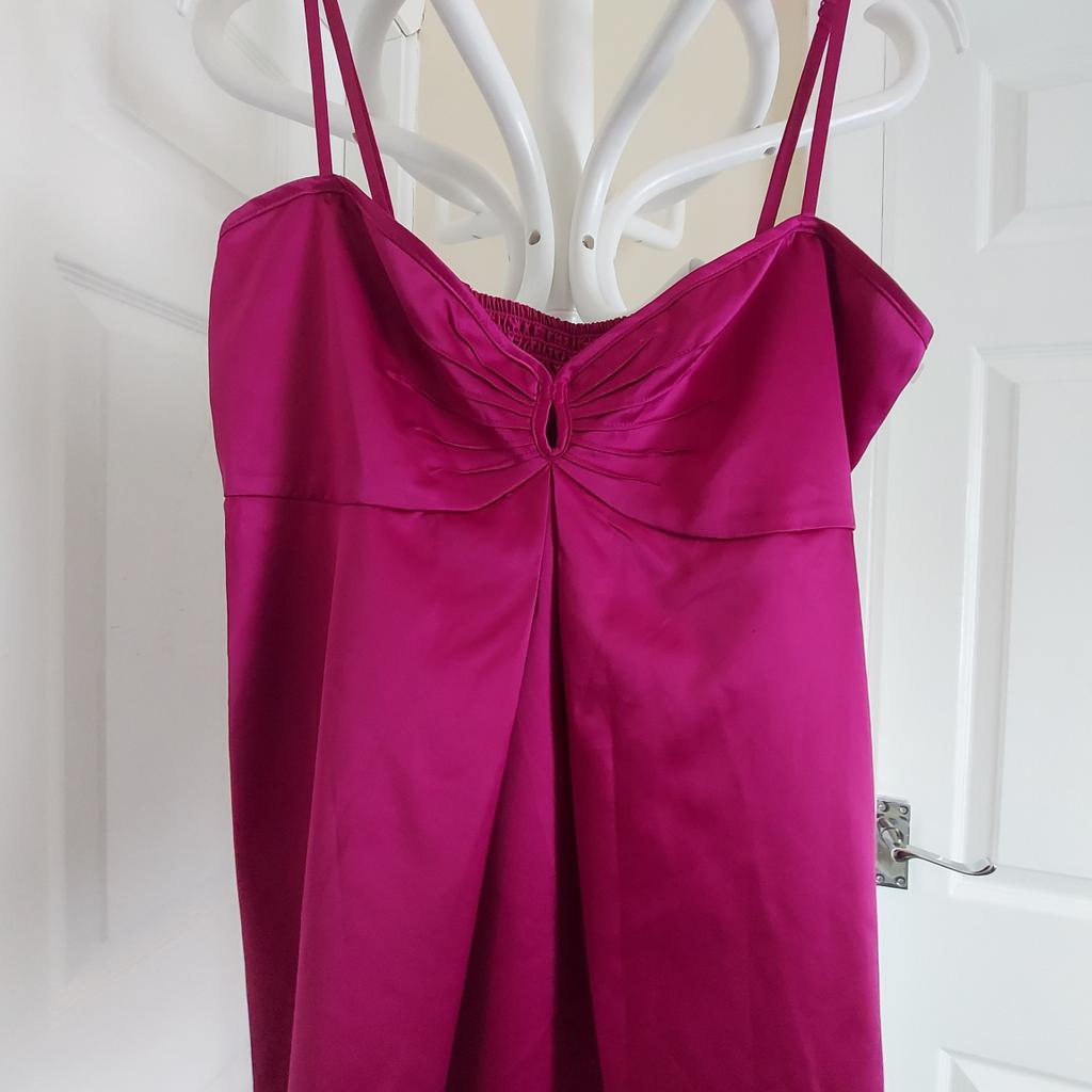 Nightgown "H&M" Loose Shirt Purple Colour
New Without Tags

Actual size: cm and m

Length: 62 cm from shoulder front

Length: 54 cm from shoulders back

Length: 42 cm from armpit side

Volume hands: 29 cm (straps are adjustable)

Breast volume: 75 cm – 90 cm

Depth bust: 14 cm

Volume waist: 80 cm – 1.00 m

Volume hips: 80 cm – 1.10 m

Size: Eur 38,US 8

96 % Polyester
 4 % Elastane

Made in Indonesia