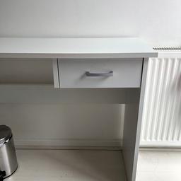 Small white 100x40cm desk in very good condition