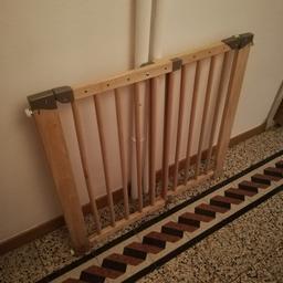 Cancello bambini in legno larghezza massima 94cm più regolazione con pioli (bianchi in foto)