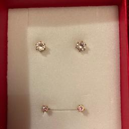 Two pairs of 9ct gold stud earrings really sparkle fully hallmarked excellent condition