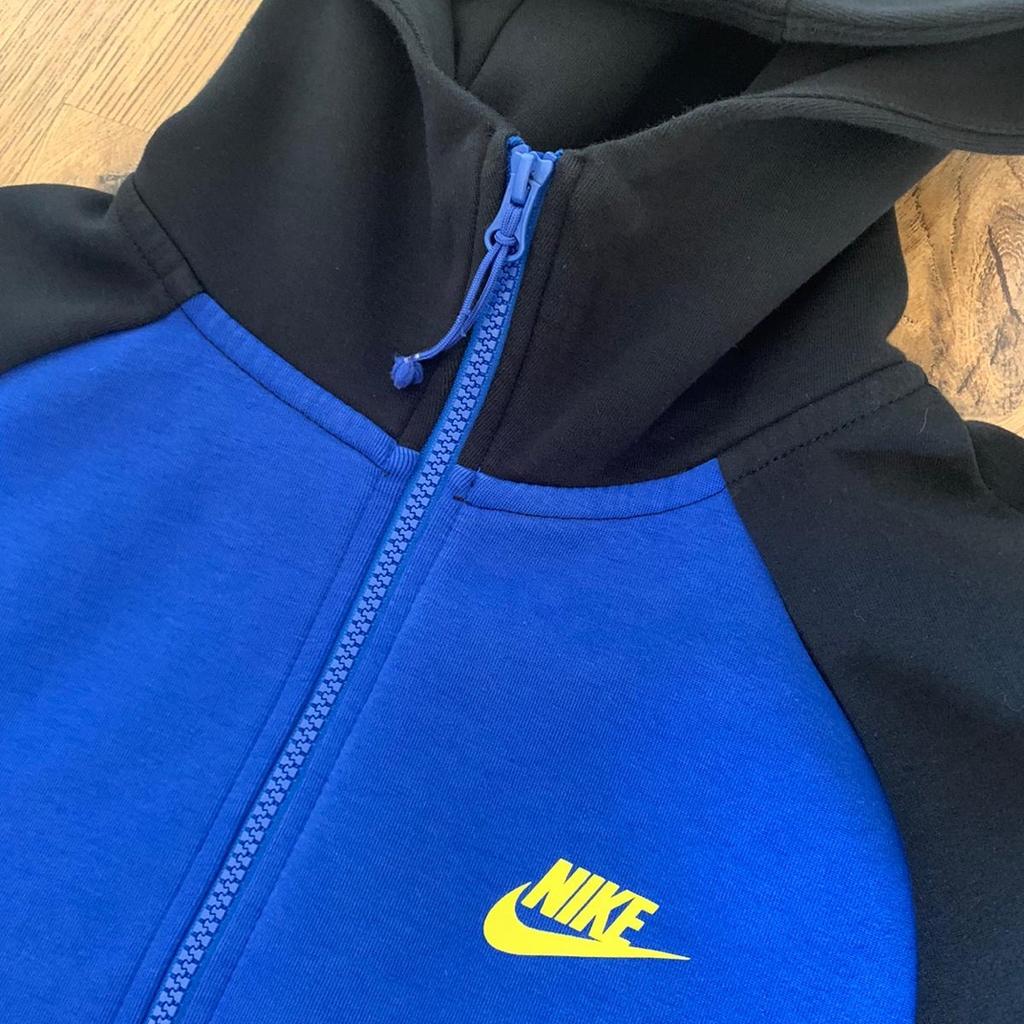 Nike tech fleece black best sale blue yellow