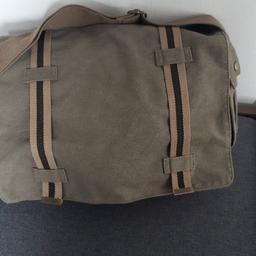 Nearly new messenger bag only used once, still like new. £5
