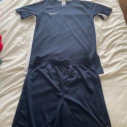 Nike set Dark Blue large boys in very good condition like new