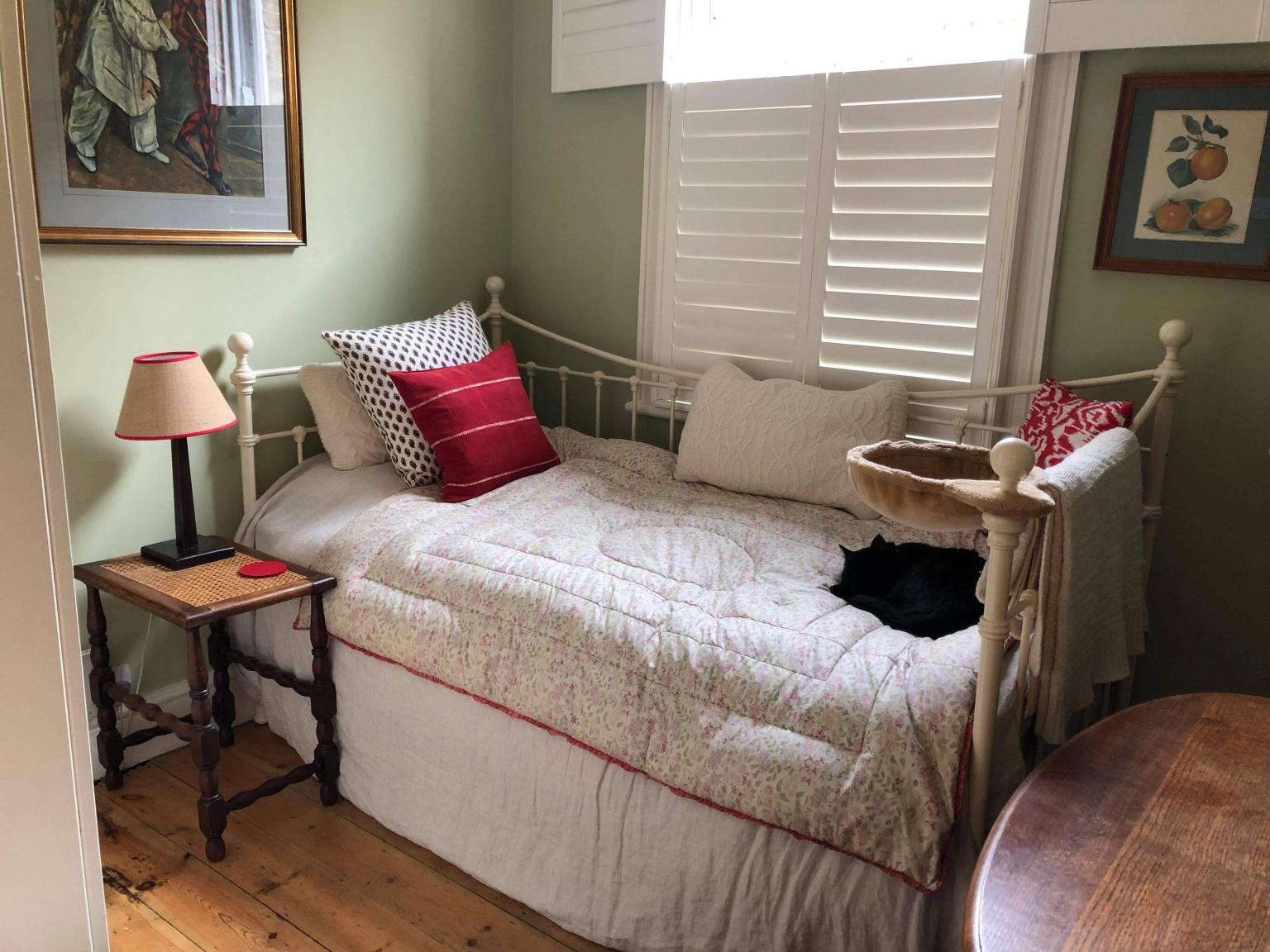 Laura Ashley Hastings day bed&2 mattresses. in SE15 London for £240.00