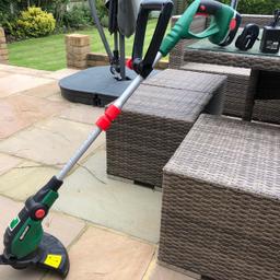This was my dads and hasn’t been used much/or this year. It’s an 18v cordless Qualcast grass strimmer. Includes strimmer, 18v original battery and original charger.
This has an adjustable handle and telescopic shaft. 

It’s in great condition (see pics) but it needs a spare spool/cutting nylon (eBay £4-5 ish).
It charges and runs great but if left over a long period of time it will run down quick, so maybe a new battery.

Collection from BR68AQ area. Any questions please ask.