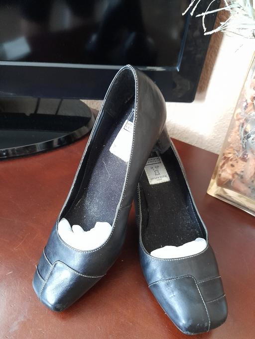 Buy & Sell Lancashire Blackpool - Photos for Size 4 leather court shoes