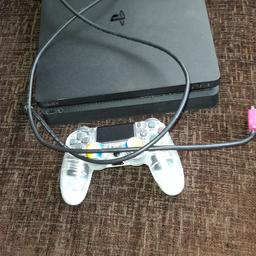 ps4 controller hdmi lead but no lead for controller sorry controller multi coulered  znd lights up couple of small scratches on top of console but a bargain