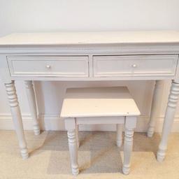 Shabby Chic Dressing Table & Stool

Dresser legs can be dismantled/detached for easy transportation.

Great for up cycle project.

Dresser table
H: 72cm W: 94cm D: 31cm