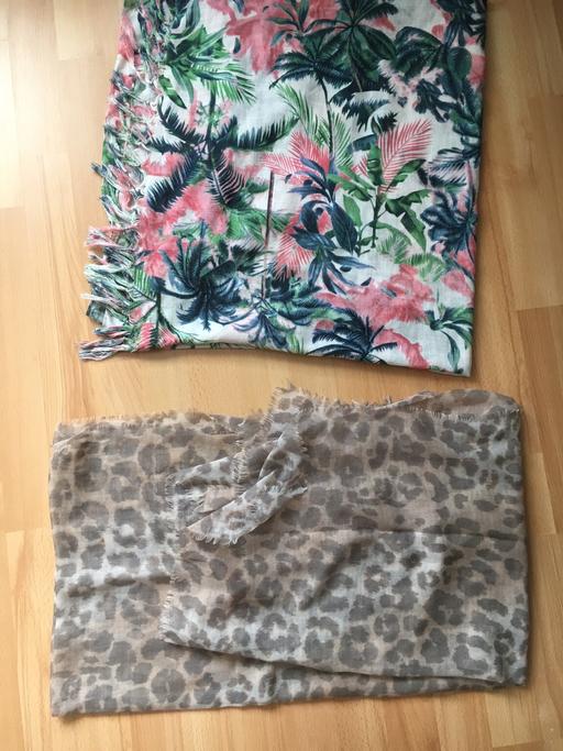 Buy & Sell Hertfordshire Broxbourne - Photos for 2 x Ladies New Shawls