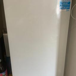 White undercounter beko fridge
Couple years old still great condition
Small crack on the bottom drawer in the inside but doesn’t affect anything
Selling due to moving
Please note I will need this up until I move therefore will only be available for collection from 16th July up until 23rd.. from hitchin!