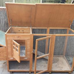 Chicken Coop Used.
The cover is included, has gotten discoloured, is torn, has a hole and one zip is not working and the other has broken puller.
Coop is in good condition used for chickens when we had 2, now too small for 4 chickens.
Let me know if you need it dismantling to put in to a car.

 THANK YOU FOR VIEWING

☆ SEE MY OTHER ITEMS FOR SALE ☆