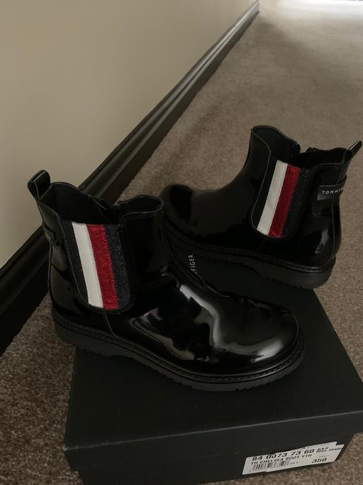 Buy & Sell West Yorkshire Leeds - Photos for Girls size 2 Tommy Hilfiger boots