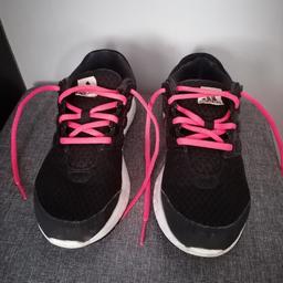 womens Adidas trainers size 4, good condition
