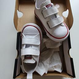 BNIB Converse infant size 5.

never worn.

delivery or collection from WV11 or CV5