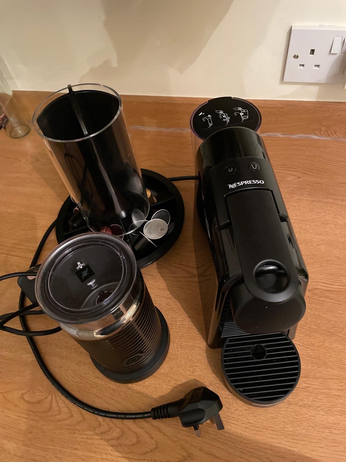 Nespresso coffee machine milk steamer+stand in Harrogate für £ 30,00