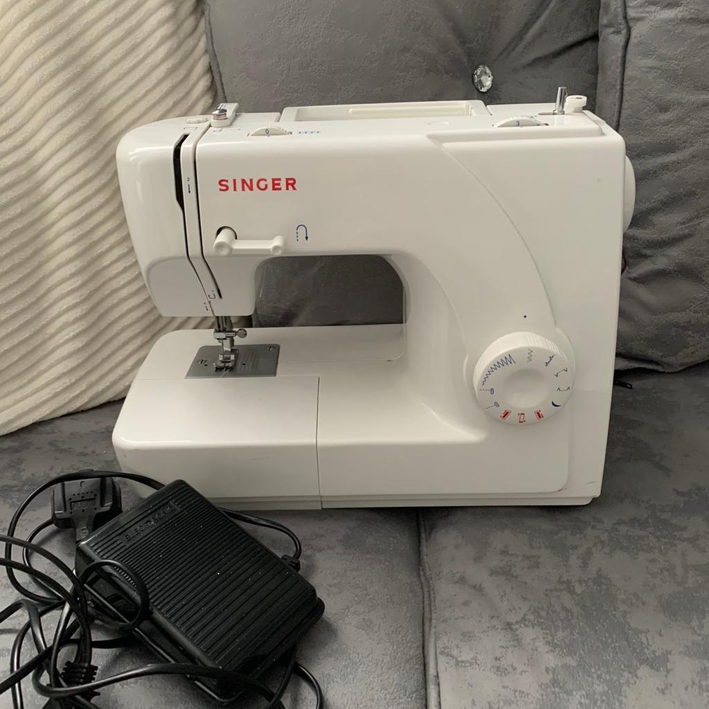 Singer sewing machine in OL9 Oldham for £80.00 for sale Shpock