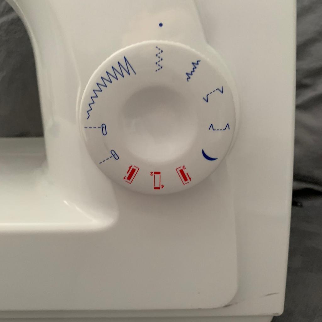 Singer sewing machine in OL9 Oldham for £80.00 for sale Shpock