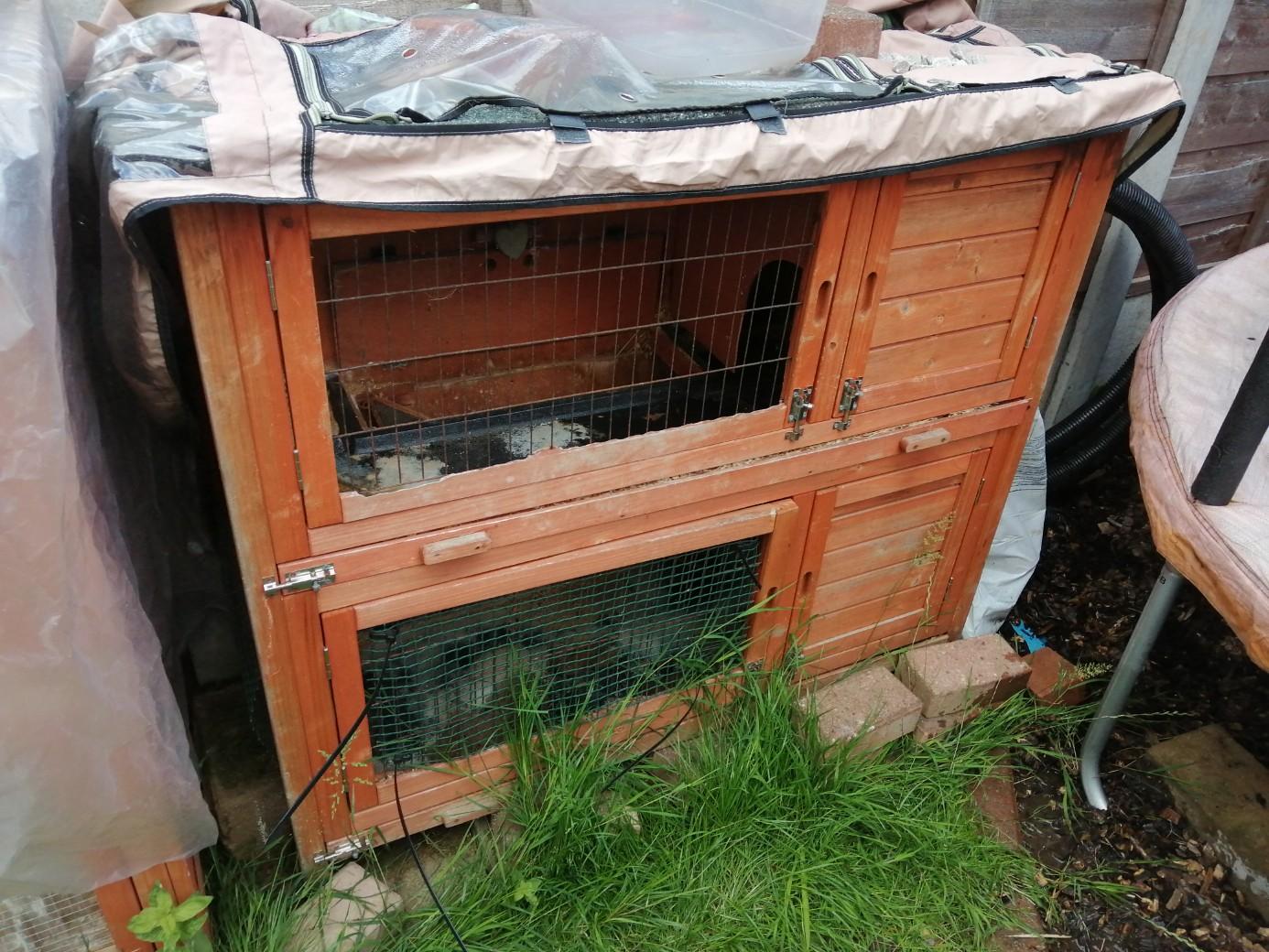 rabbit hutch free to collect in WF6 Wakefield for free for sale Shpock