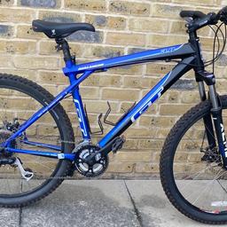 19 frame 
All gears and brakes working fine
Lock on/off front folks
26 inch wheels
Ready to ride away
Collection e14 or SE17
Please see pictures for more details and spec
