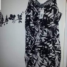 black and white leafy dress 
size is approx 12/14
flowy strappy