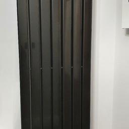 designer radiator  in gloss black
double bar 
7 bars
milano alpha
size 490w x 1780 height
in excellent condition

Price £150
