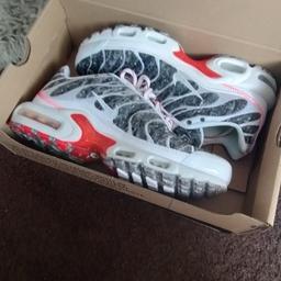nike air max tn.. brand new..size 7.. black..white..red..inbox.. bought from footlocker