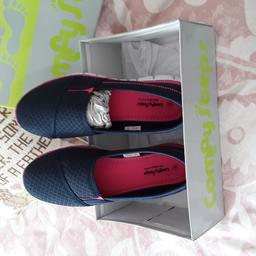 lovely shoes they are a size 6 but wide fit navy and pink brand new very similar to sketchers
