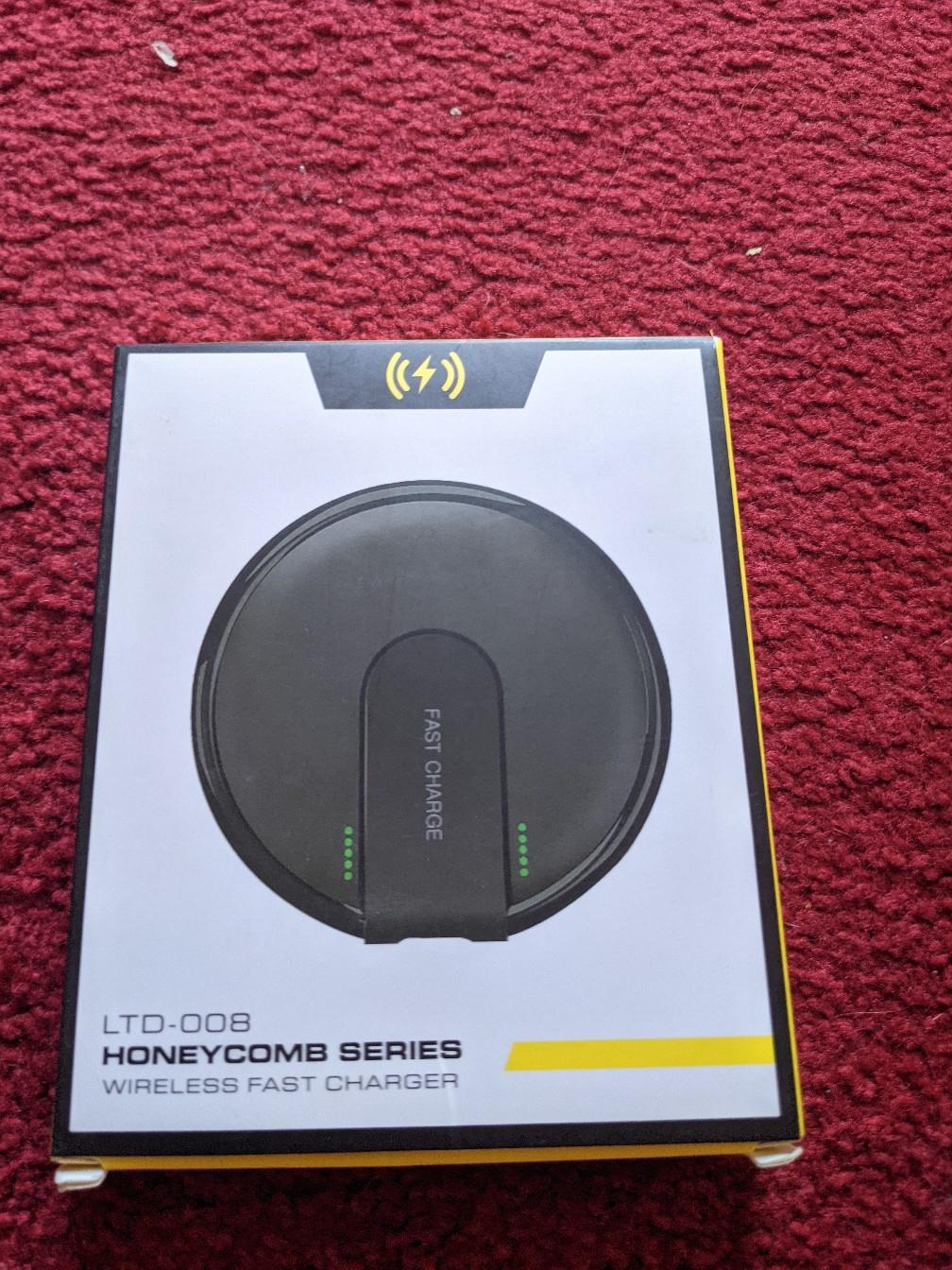 Wireless fast charger - Honeycomb Series in 99706 Sondershausen für 10,00 €  zum Verkauf | Shpock DE