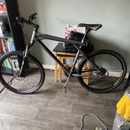 Mint condition fully working gt hydraulic brakes
26 inch wheels 20 inch frame good tred
Air shoks ,rock shock forks .