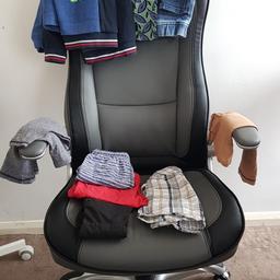 12 items

4 Hoodies
1 Top
2 Trousers
1 Short
1 Shirt
3 Jeans

From Smoke and Pet free Home.

Collection only from Swanscombe.