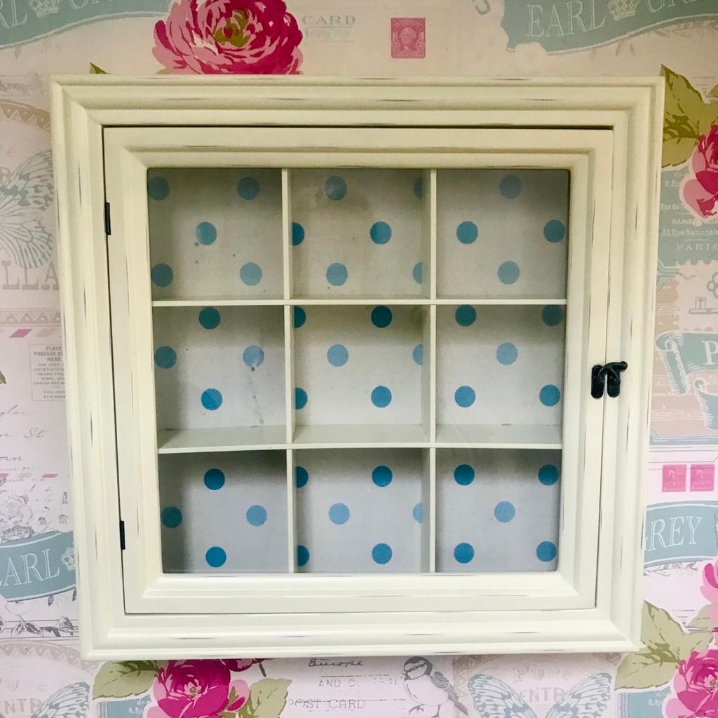 Laura Ashley display in B90 Solihull for £15.00 for sale Shpock