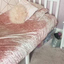 white single bed in good condition slight mark on headboard Inc matress if needed.