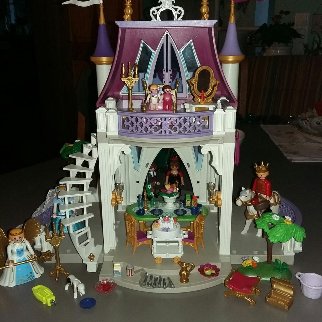 Playmobil Schloß mit viel Zubehör in 4881 Straß im Attergau für 49,00