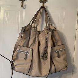 Beautiful ivory soft leather slouch bag by MICHAEL KORS genuine bag used but still beautiful bag and perfect for summer