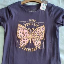 Navy girls top/ t-shirt.
New.
8 to 9 yr old.
Think Positive Everyday logo.
Butterfly design.
Collection only.