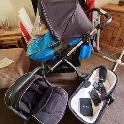 Silver Cross Wayfarer travel system in blue.
 Including:
 - carrycot,
 - seat unit with chassis, hood and apron,
 - matching changing bag with changing mat and thermal bottle holder,
 - car seat, ( does not attach to frame )
 - Simplicity/Dream adapters and car seat adapters,
 - rain cover.
 There are some usual scratches on frames from in and out of the car. Handles have new black covers.

 ** car seat included is not for this model, included as son is too big for it now.

collection only