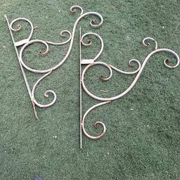 2 x vintage Laura Ashley hanging basket brackets 
£10.00 each or both for £15.00
collection from high green, Sheffield s35 area
Can post p&p £5.30 extra