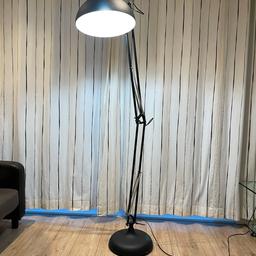 Next to deptford bridge DLR.
Industrial black floor lamp, adjustable hinge mechanism. In good condition and full working order. Measures 180cm height.
Collection only!
