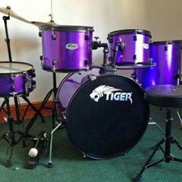 Fab used condition.......( extra skins,bolts,cymbals etc.....)
No holes or cracks.Only selling as daughter has moved onto electric drum kit.Willing to deliver pending location.....