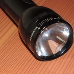 MAG-LITE Stab-Taschenlampe mit "EXTRA"

Funktionsfähige Taschenlampe mit integrierter Tierabwehrspray_Funktion

Gesamtlänge 48 cm

Leichte Gebrauchsspuren

Ohne Spray und ohne Batterien