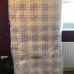 Single pop-up bed and mattress.
In perfect condition.
