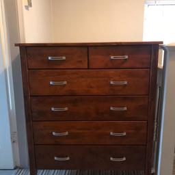Solid wood drawers  ... excellent condition well made set, with with couple of light marks as pictured ..
Good quality solid drawers... we're delivered ready made not a flat pack!!
matching bedside tables in separate listing😁