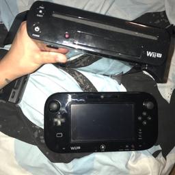 Verkaufe eine gut erhaltene Wii U in schwarz mit 7 spielen und noch 15€ Guthaben im Store hatte sie selbst nur 4-5 Tage in Gebrauch kleine aufsteller kabellose Ladestation und alle Kabel dabei macht gerne ein Angebot Preis verhandelbar Notverkauf
