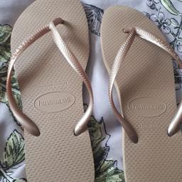 Brand new Gold Havaiana's fit flops size 39-40 - UK 6..