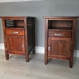Excellent quality and condition bedside tables, slight mark on the top of one otherwise lovely. solid wood and well made set. I have matching chest of drawers in another listing 😁