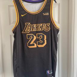 Basketball jersey, NBA
This is a fake brought by family hence the price
Fits a large but can fit medium depending on desired fit
Message before buying