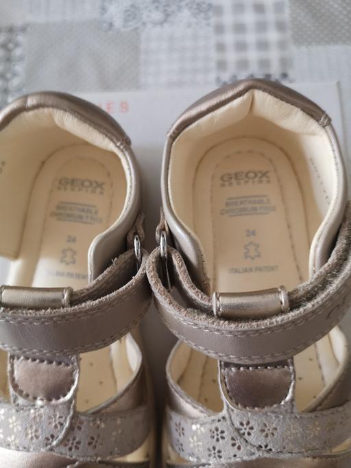 Buy & Sell Central London Hyde Park - Central London - Photos for Geox girls sandals