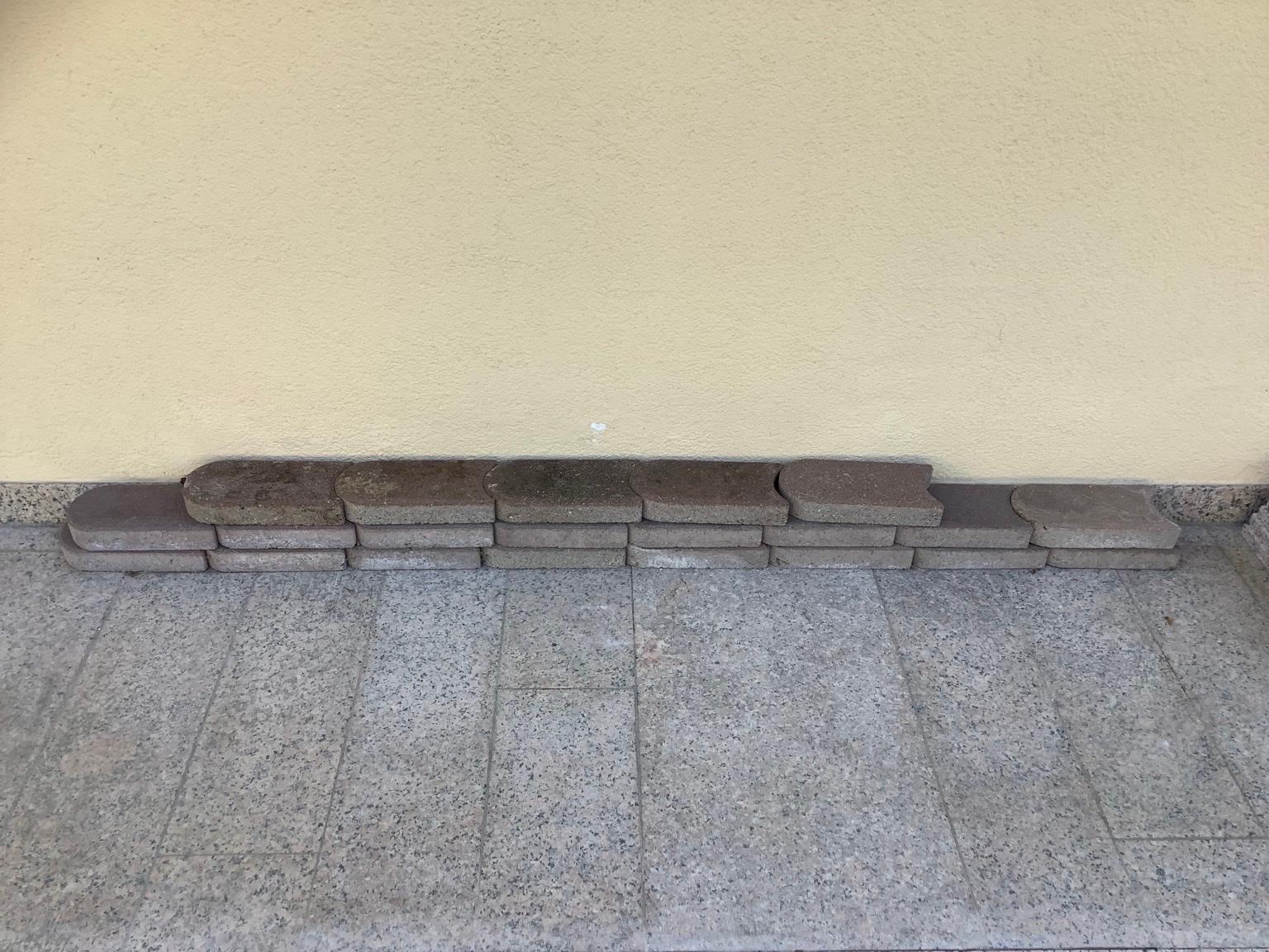 Rasenkantensteine / Gartensteine rot gratis in 6425 Gemeinde Haiming