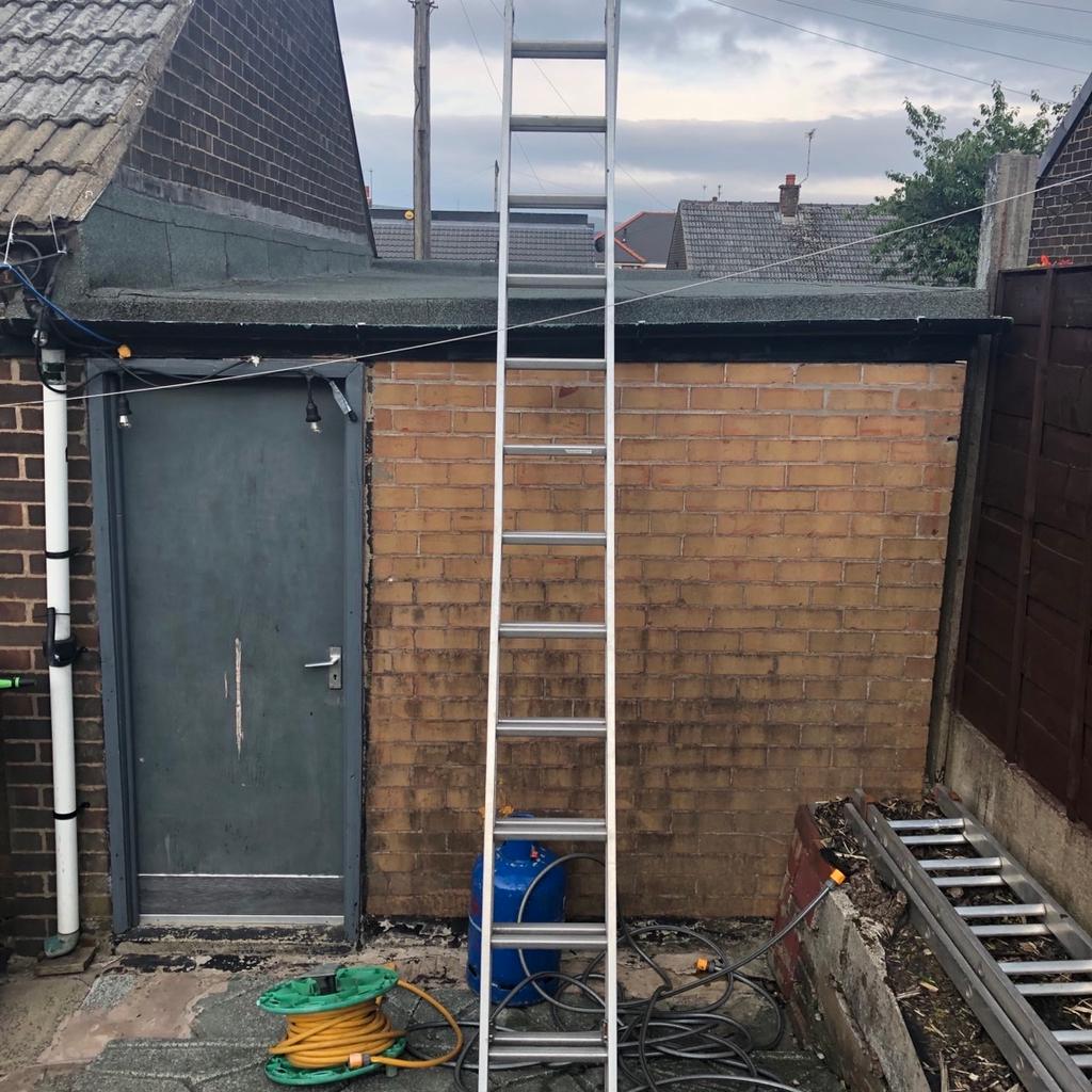 2 sets of ladders 13 rung ladder and 12 rung in OL2 Oldham für 60,00 ...