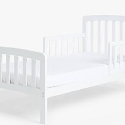 White toddler bed
Good condition
All taken down
Come with mattress and mattress cover if wanted.
